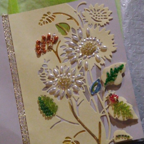 2 Pearl, 1 Saffron Daisy puffed Bouquet Jewelled Sentiments - Picture 2 of 3